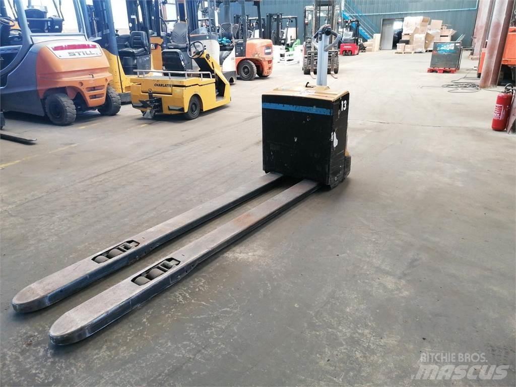 CAT NPP20N2 Pedestrian stacker