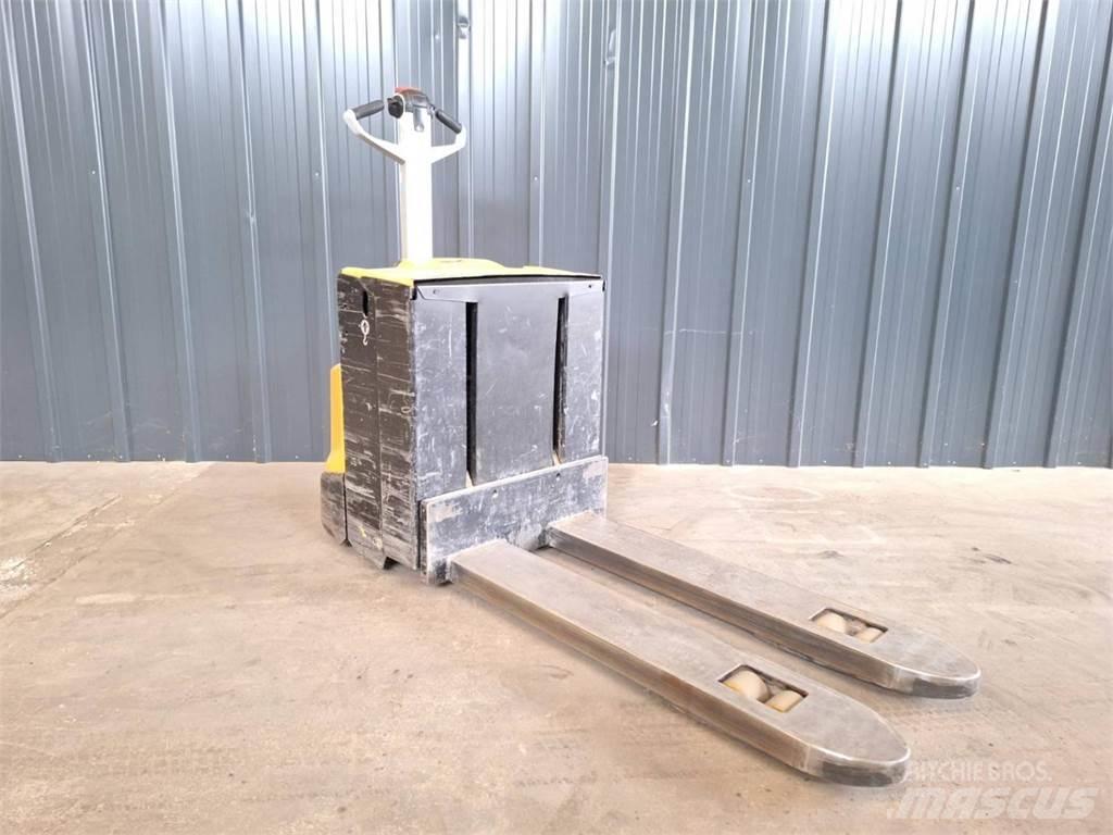 CAT NPP20N2E Pedestrian stacker
