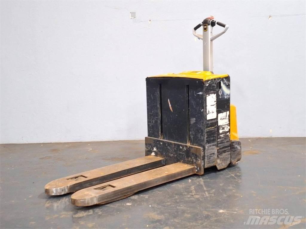 CAT NPP20N2E Pedestrian stacker