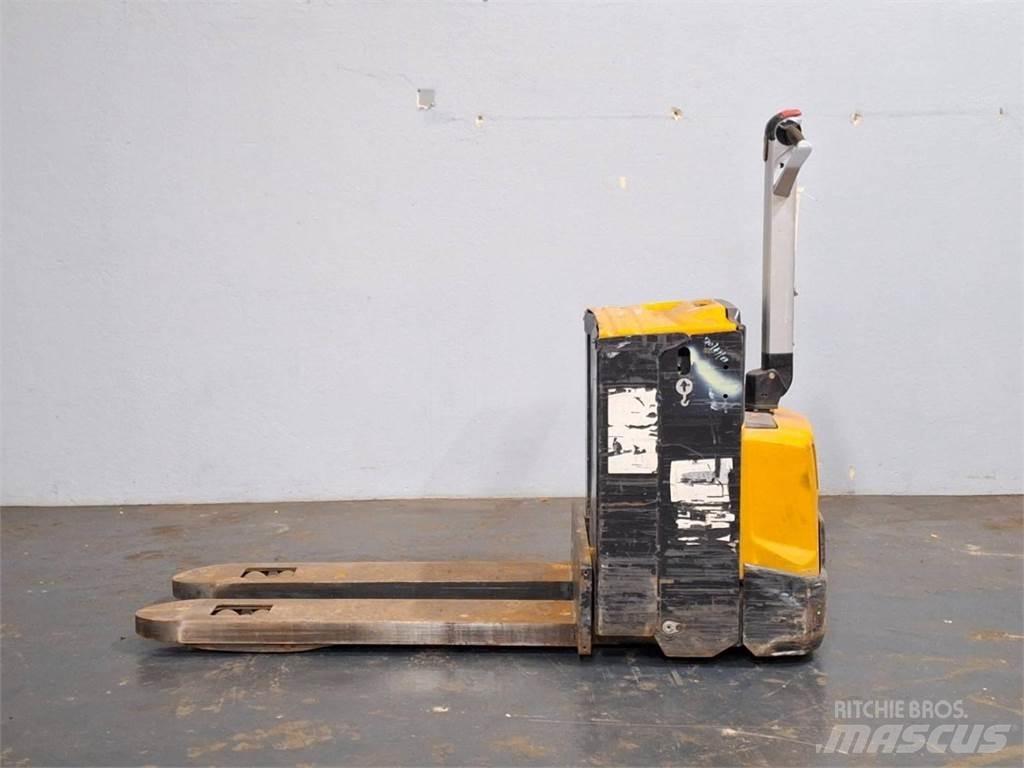 CAT NPP20N2E Pedestrian stacker