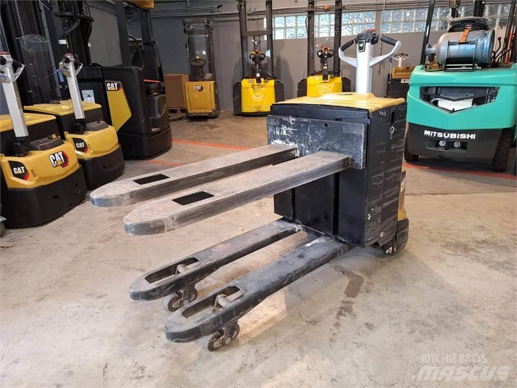 CAT NPP20N2E Pedestrian stacker