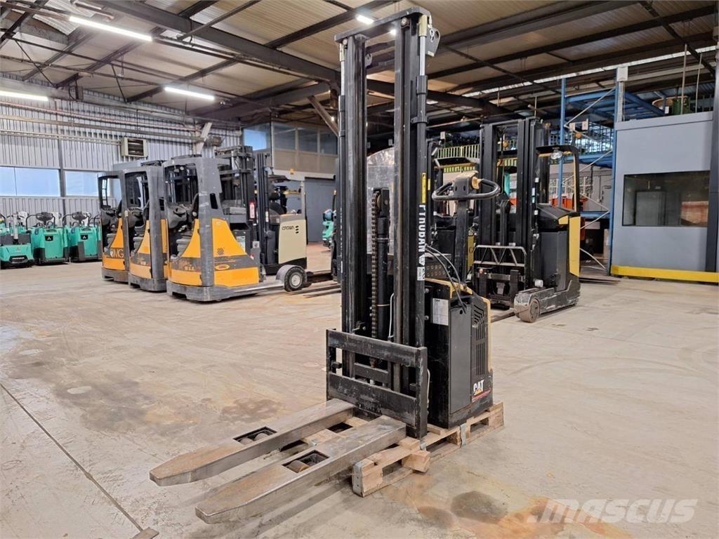 CAT NSP16N Pedestrian stacker