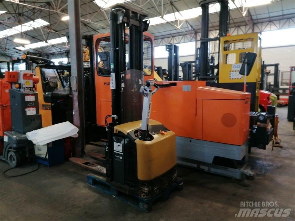 CAT NSP16N Pedestrian stacker
