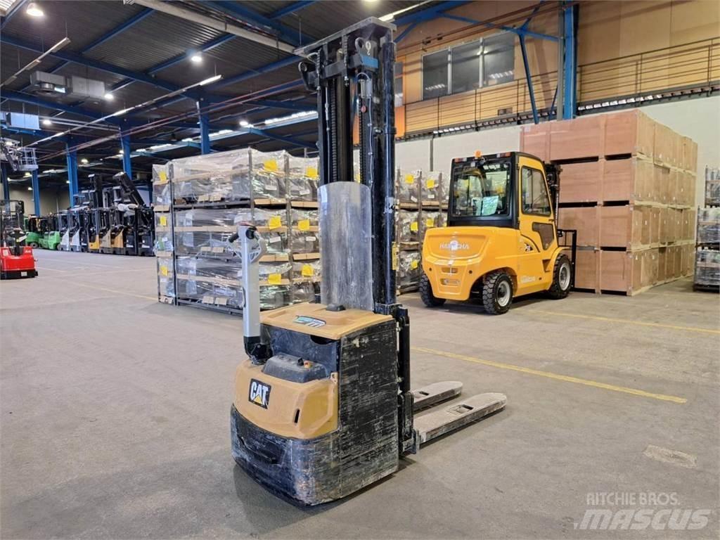 CAT NSP16N2 Pedestrian stacker