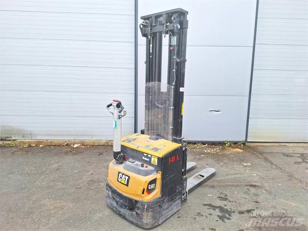 CAT NSP16N2 Pedestrian stacker