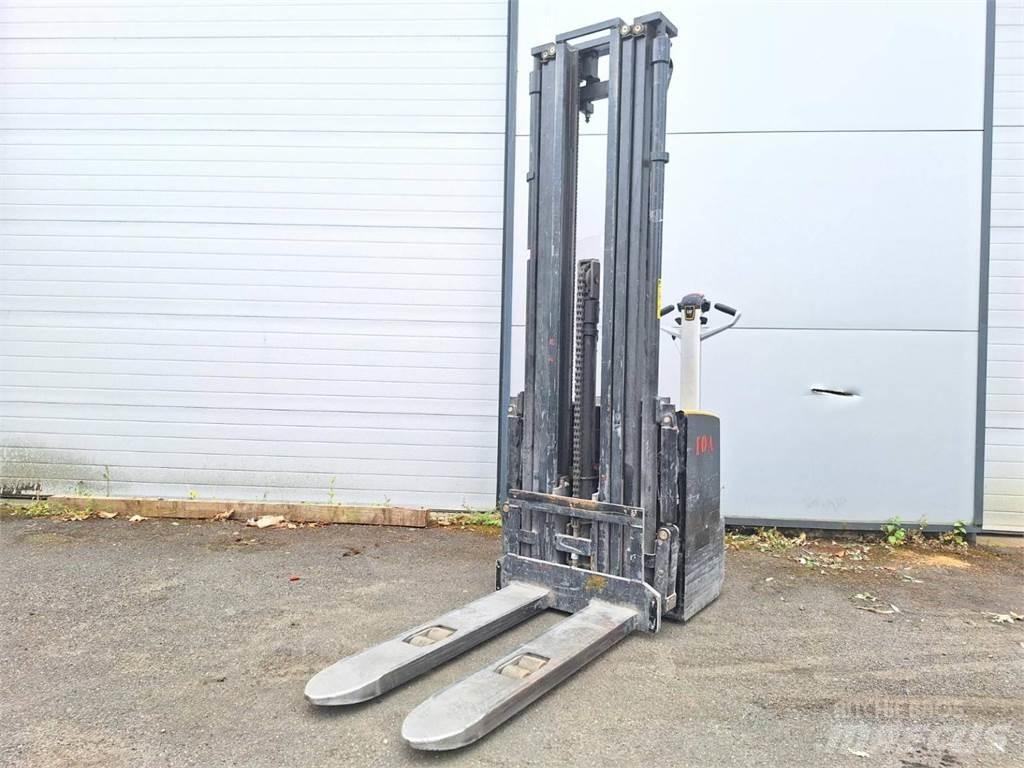 CAT NSP16N2 Pedestrian stacker