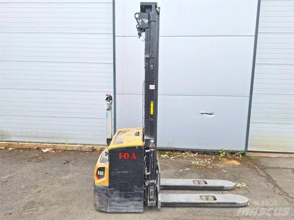 CAT NSP16N2 Pedestrian stacker