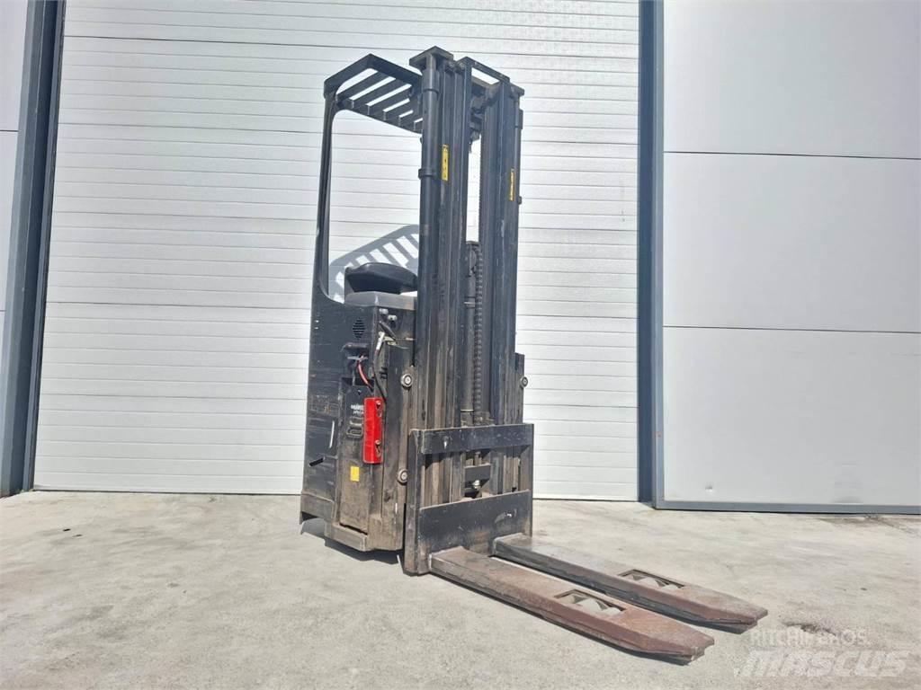 CAT NSR16NI Self propelled stackers