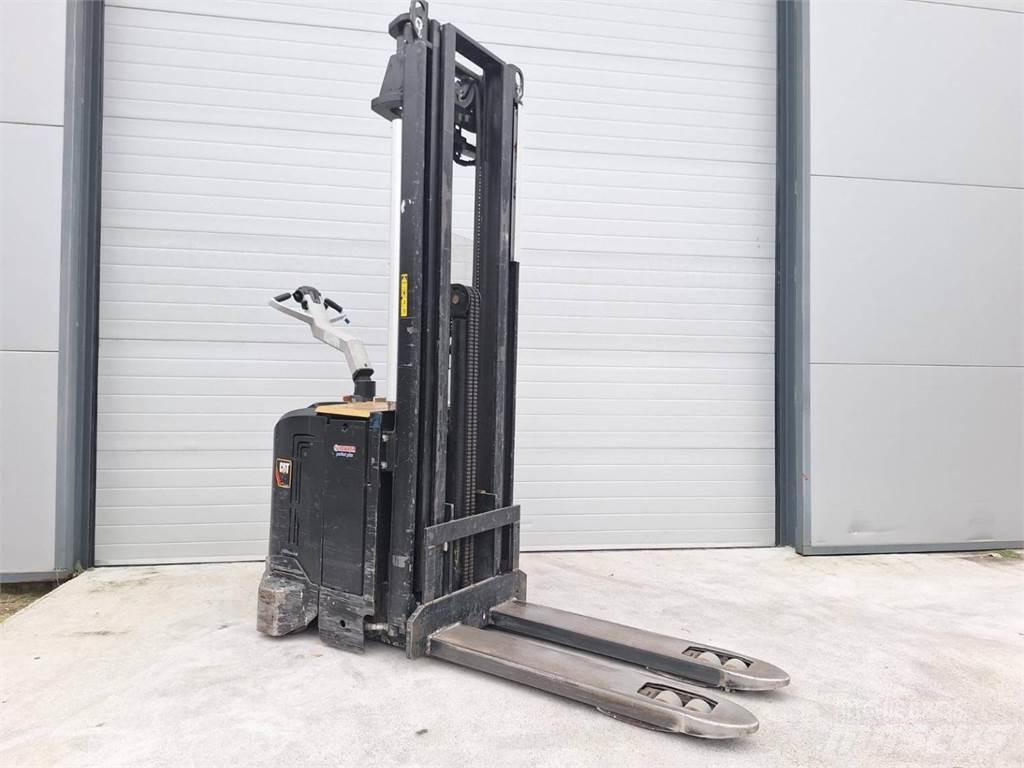 CAT NSV16Ni Pedestrian stacker