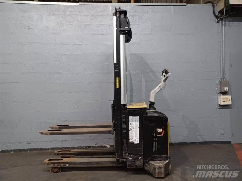 CAT NSV16Ni Pedestrian stacker