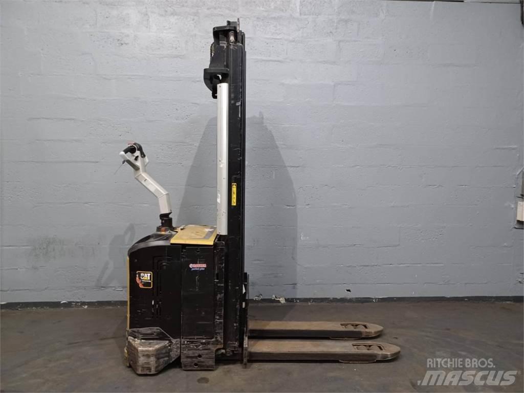 CAT NSV16Ni Pedestrian stacker