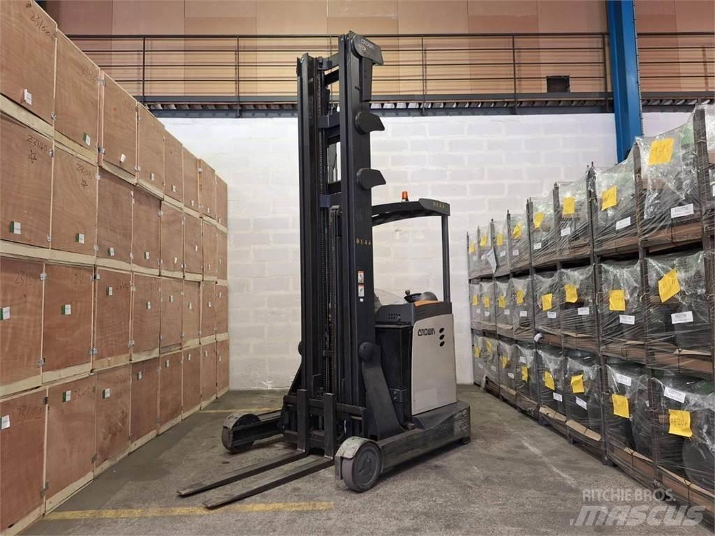 Crown ESR 5260 Reach trucks