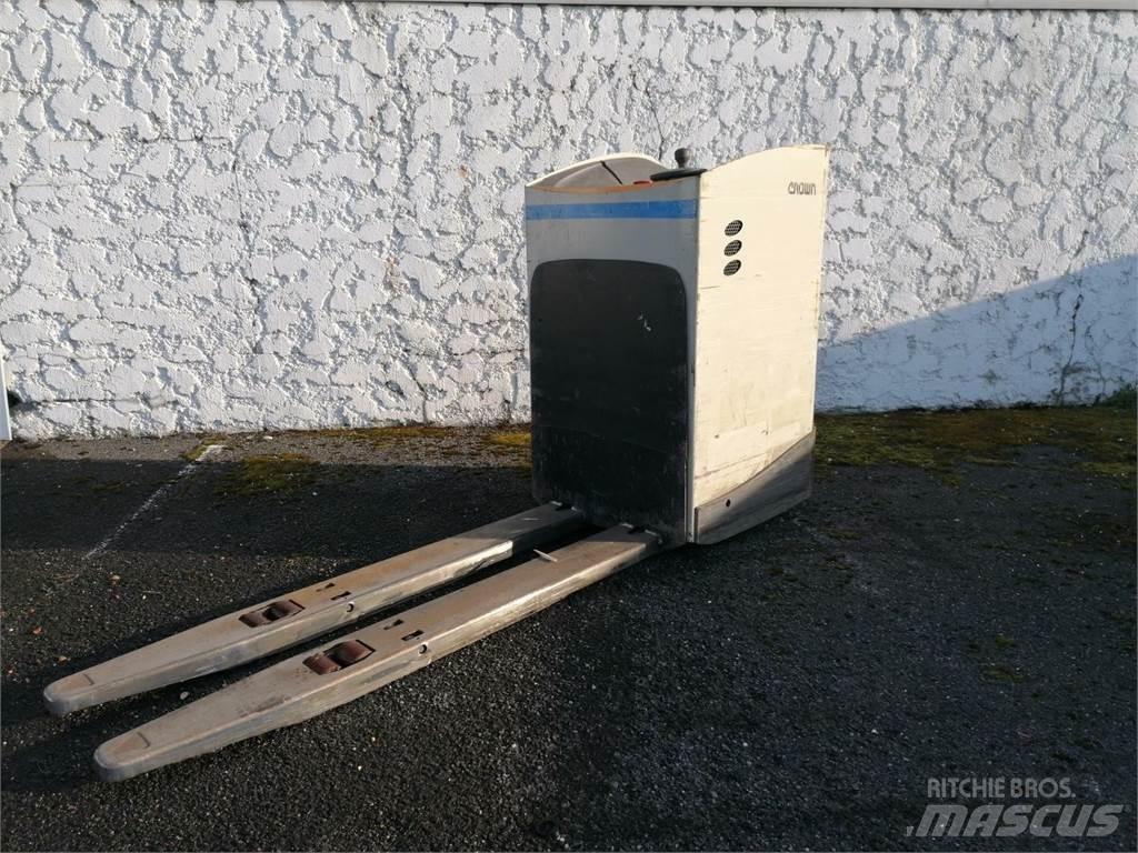 Crown RT4000 Self propelled stackers
