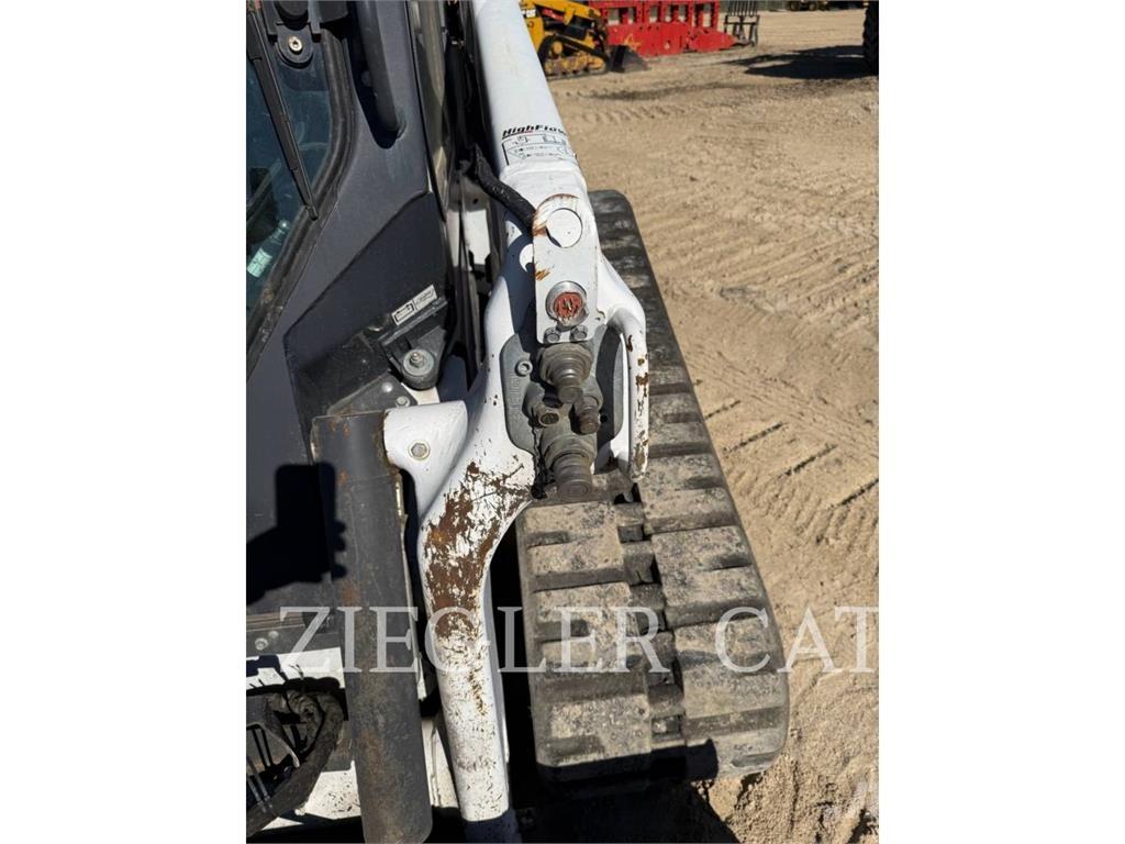 Bobcat T76 Crawler loaders