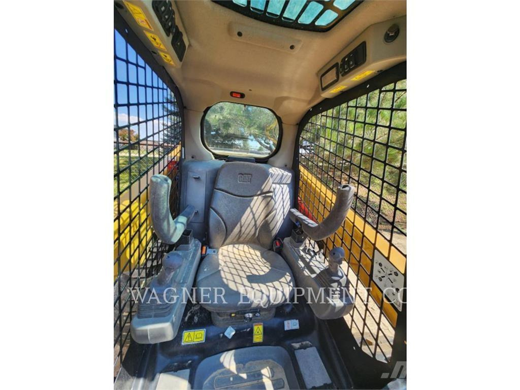 CAT 236D3 Skid steer loaders