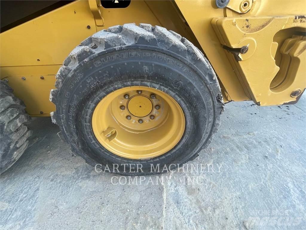 CAT 236D3 Skid steer loaders