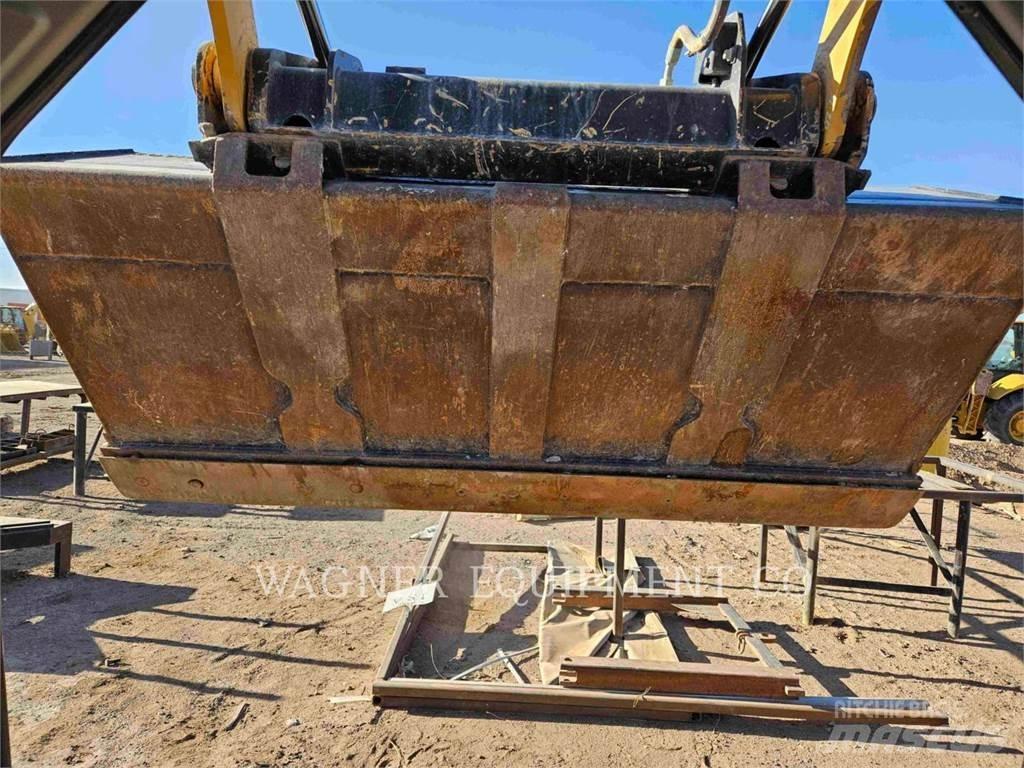 CAT 236D3 Skid steer loaders