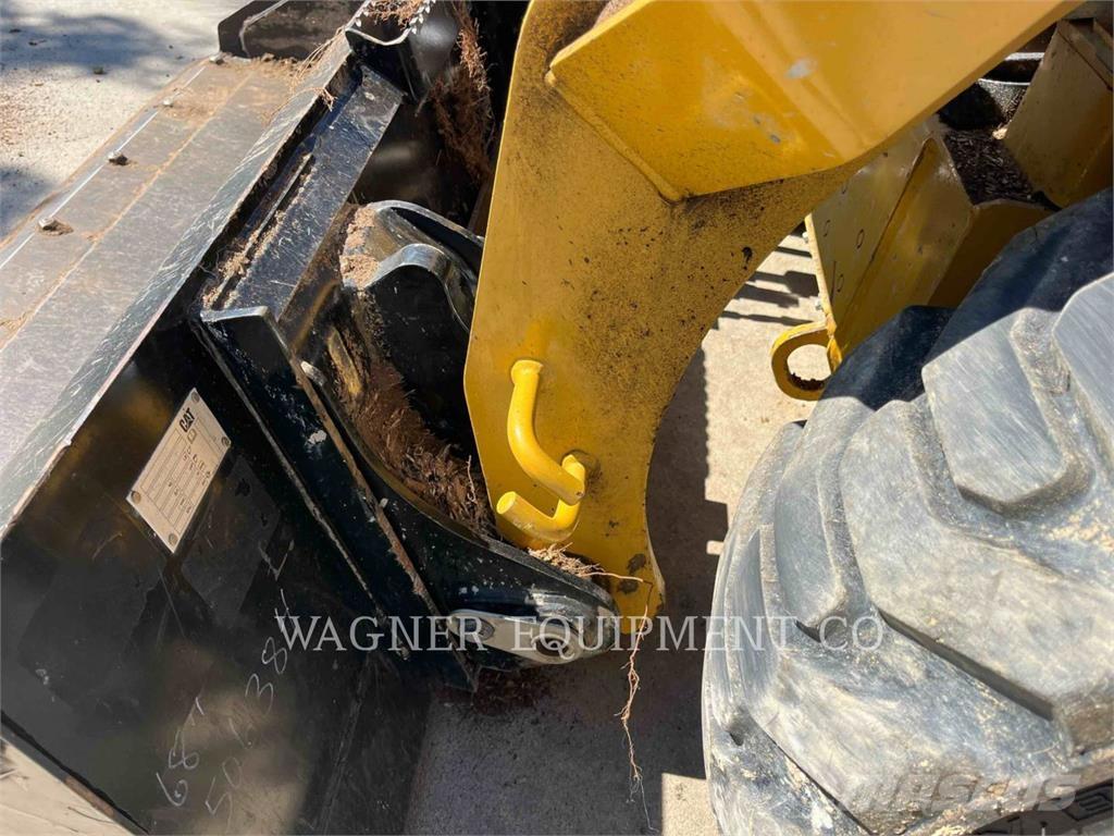 CAT 236D3 Skid steer loaders