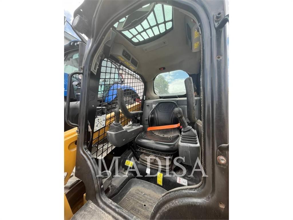 CAT 236D3LRC Skid steer loaders