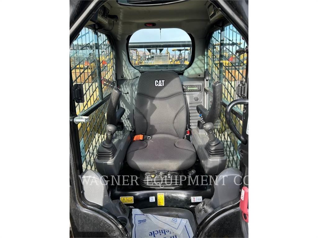 CAT 242D3 Skid steer loaders