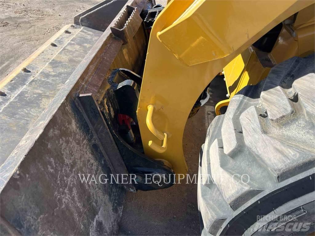 CAT 242D3 Skid steer loaders