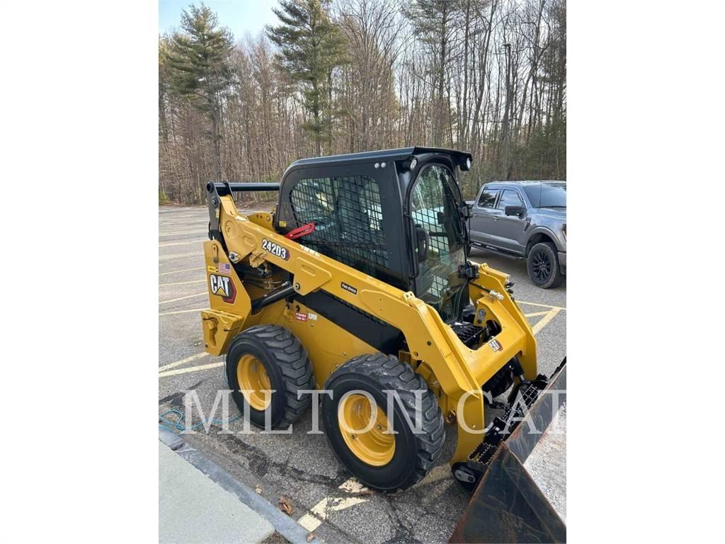 CAT 242D3 Skid steer loaders
