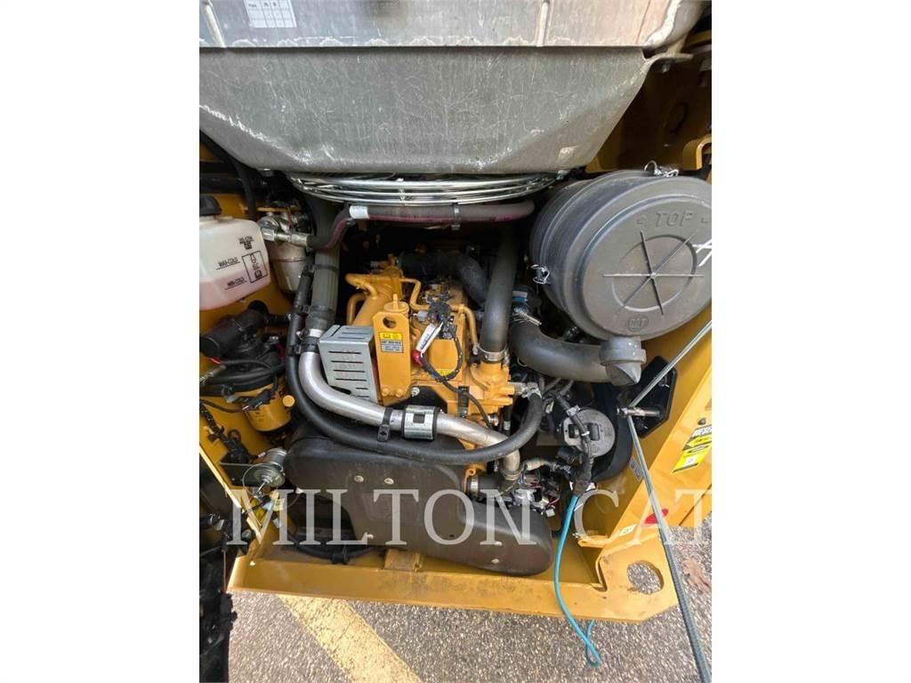 CAT 242D3 Skid steer loaders