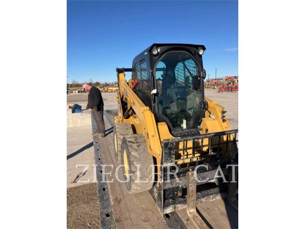 CAT 242D3 Skid steer loaders