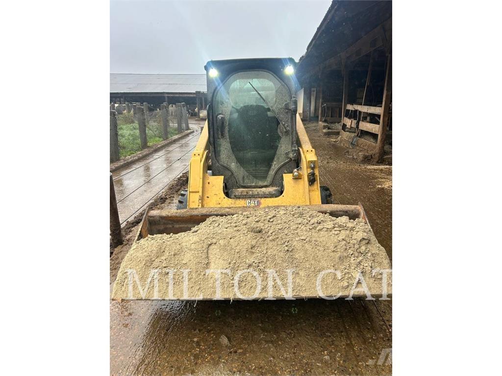 CAT 242D3 Skid steer loaders