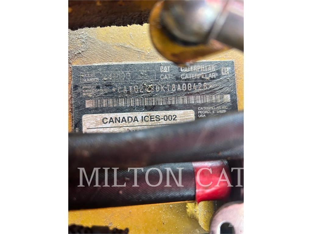 CAT 242D3 Skid steer loaders