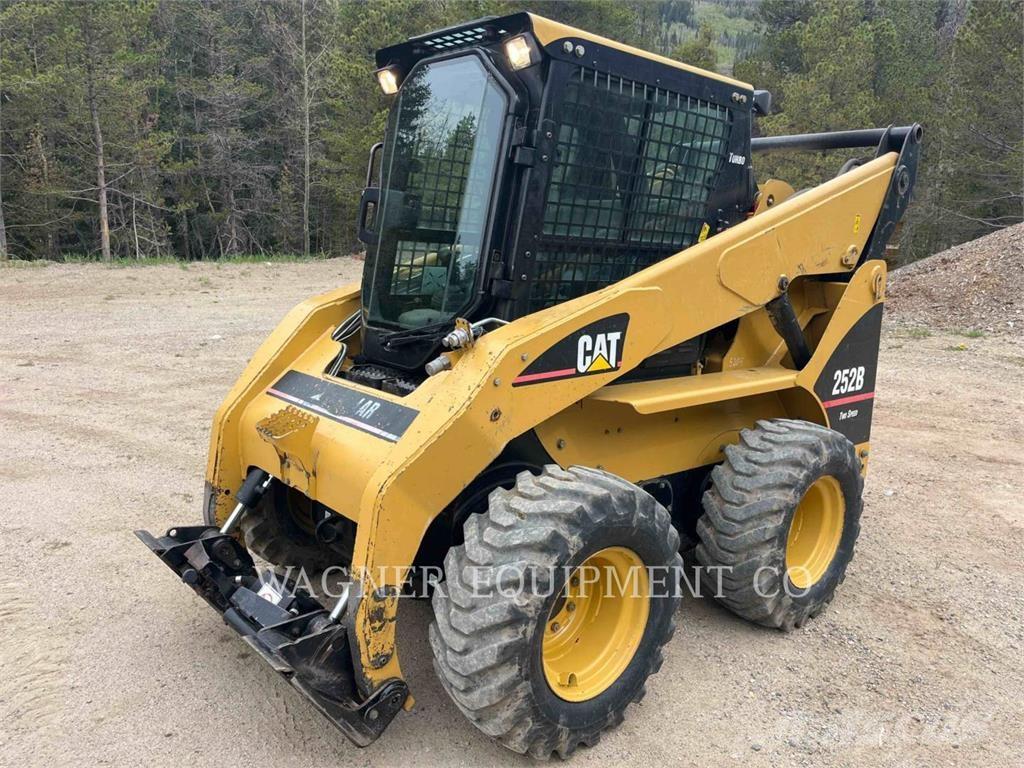 CAT 252B Skid steer loaders