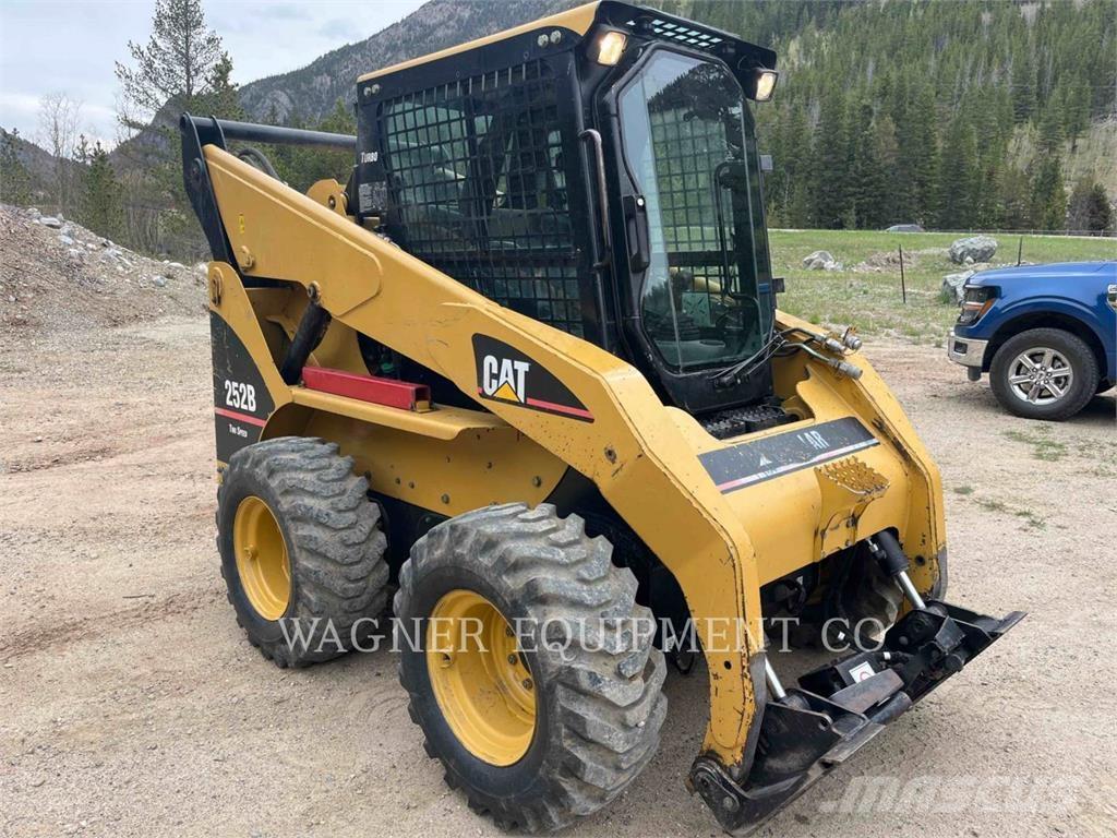 CAT 252B Skid steer loaders