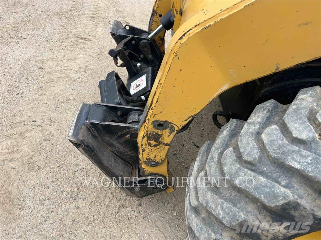 CAT 252B Skid steer loaders