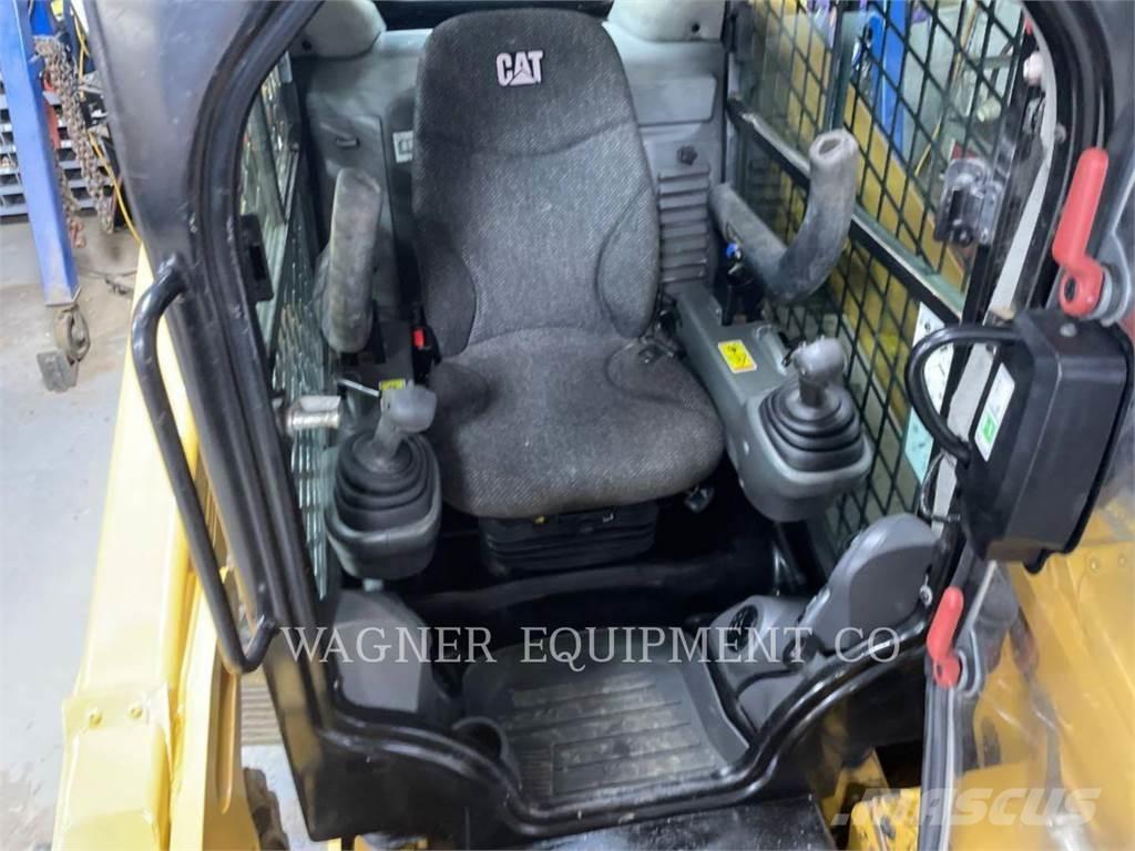 CAT 262D Skid steer loaders