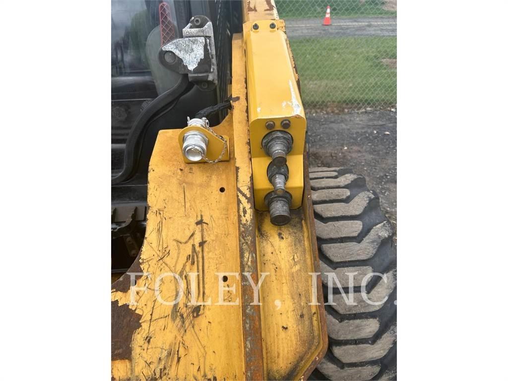 CAT 262D Skid steer loaders