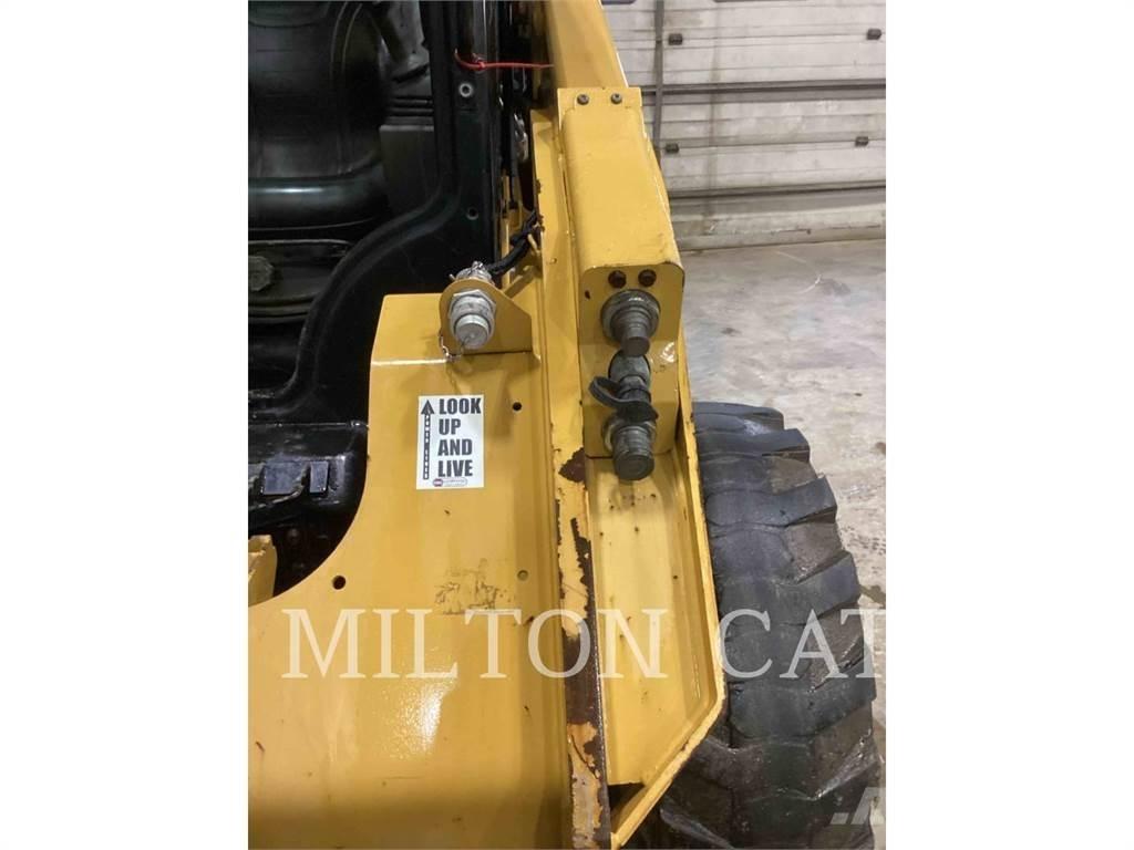 CAT 262D 3 Skid steer loaders