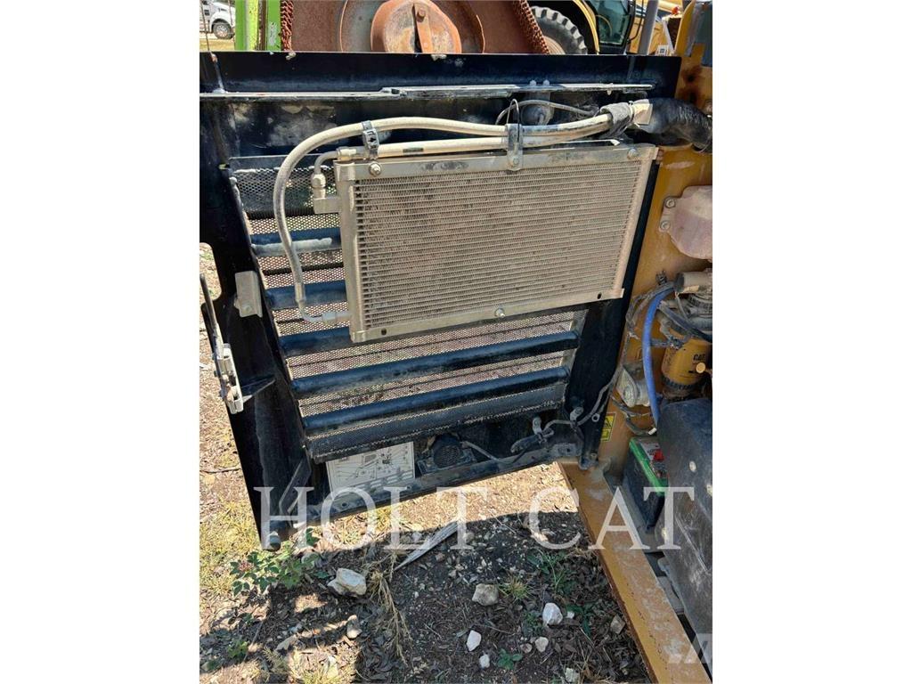 CAT 262D3 Skid steer loaders