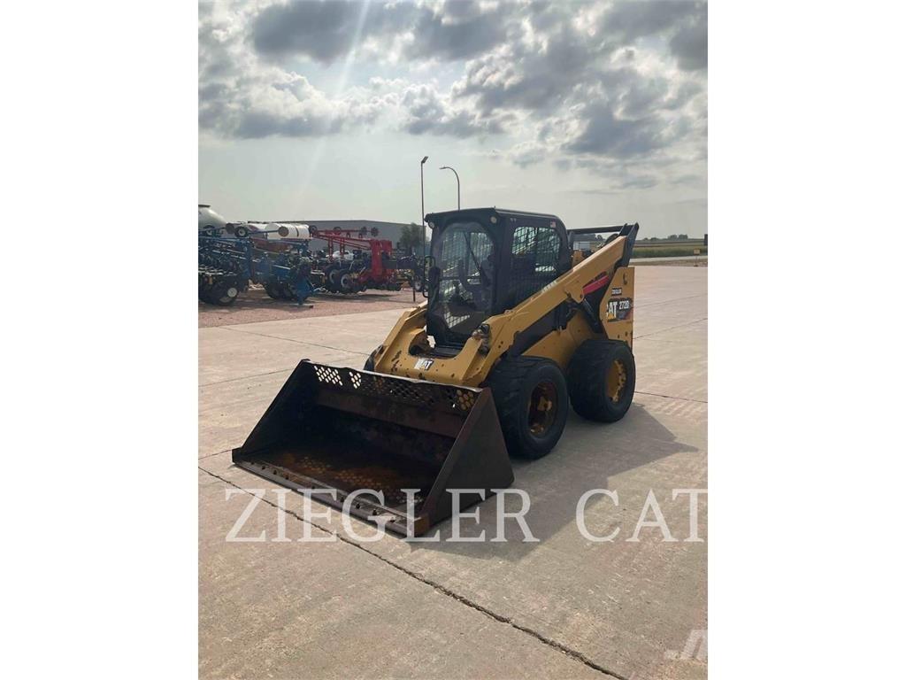 CAT 272D2 Skid steer loaders