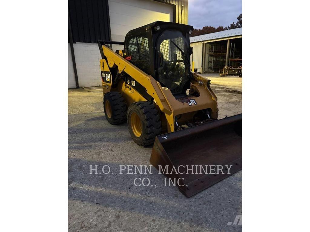 CAT 272D2 Skid steer loaders