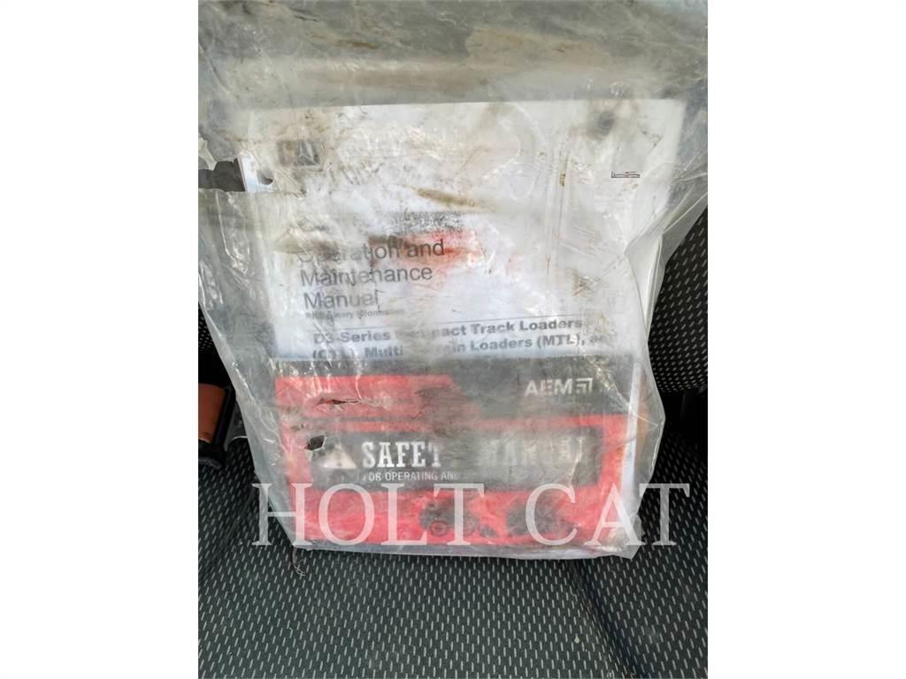 CAT 272D3 Skid steer loaders