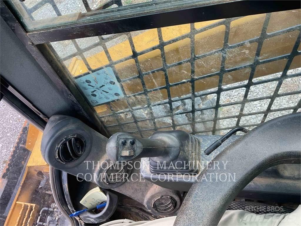 CAT 272D3 Skid steer loaders