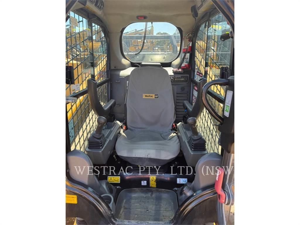 CAT 272D3 Skid steer loaders