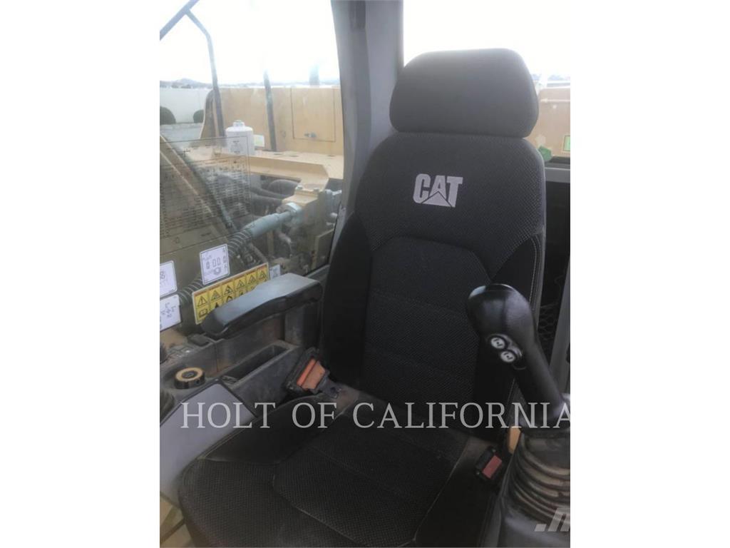 CAT 320 Crawler excavators