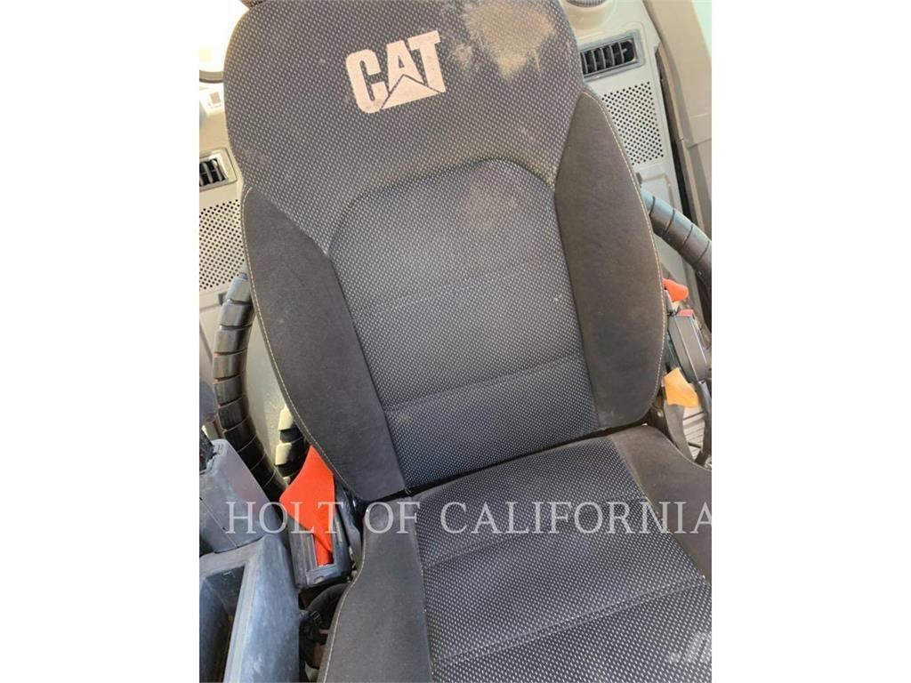 CAT 325 2D Crawler excavators