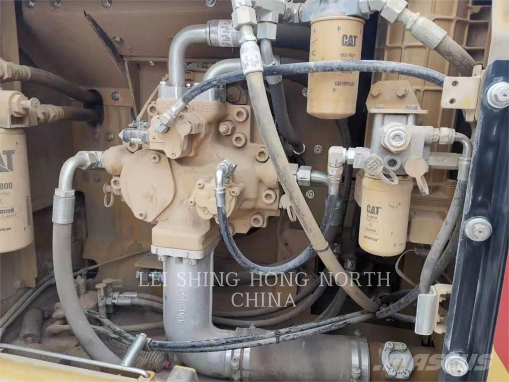 CAT 340D2L Crawler excavators