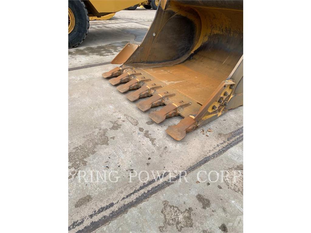 CAT 352-08 Crawler excavators