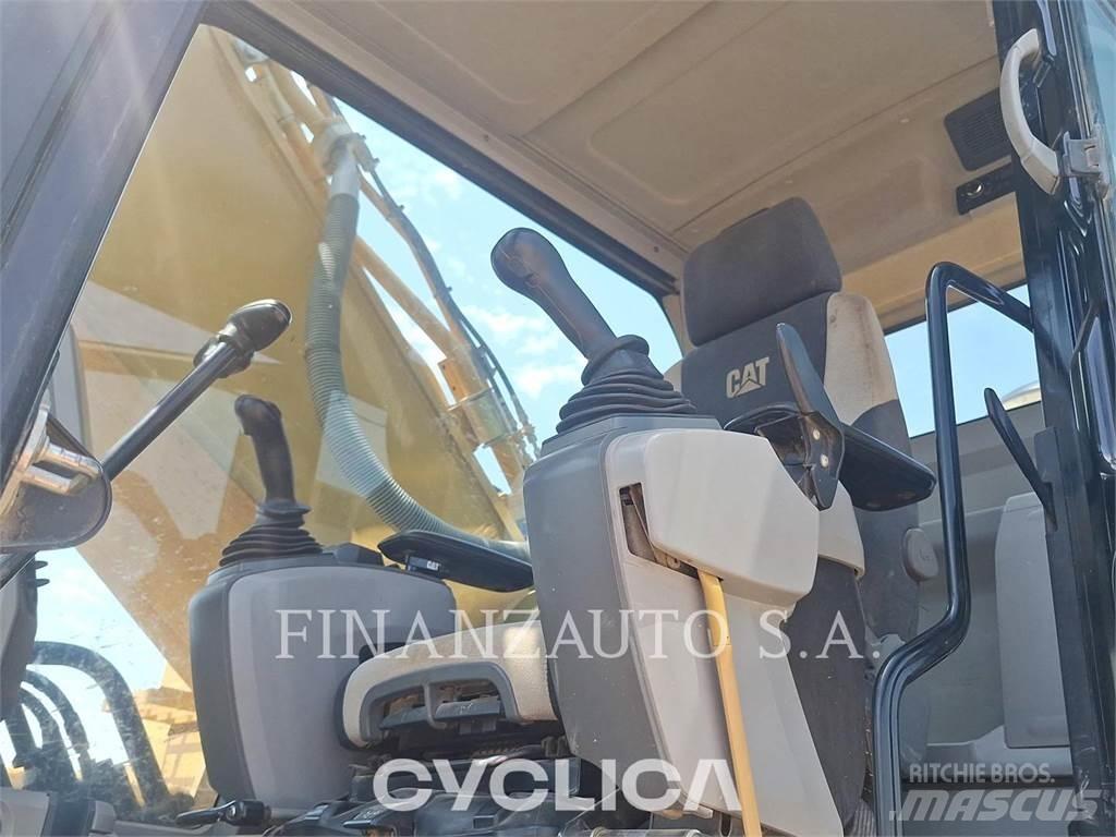 CAT 352FL Crawler excavators