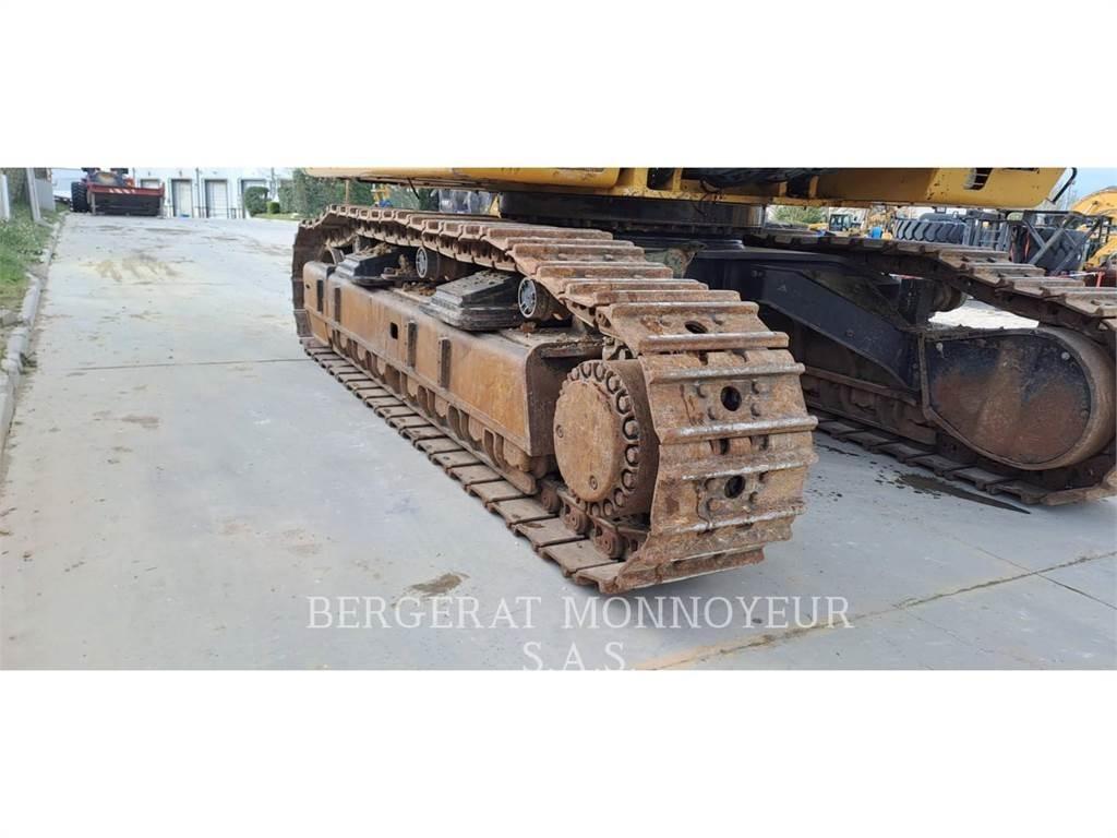 CAT 374D Crawler excavators