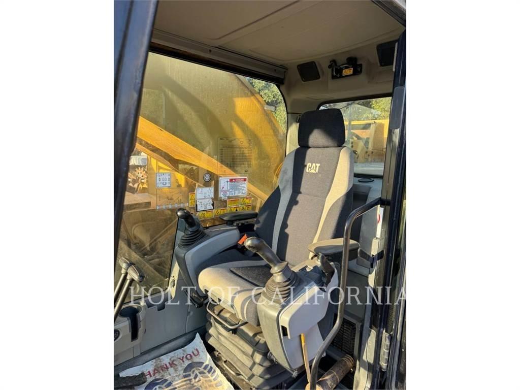 CAT 390FL Crawler excavators