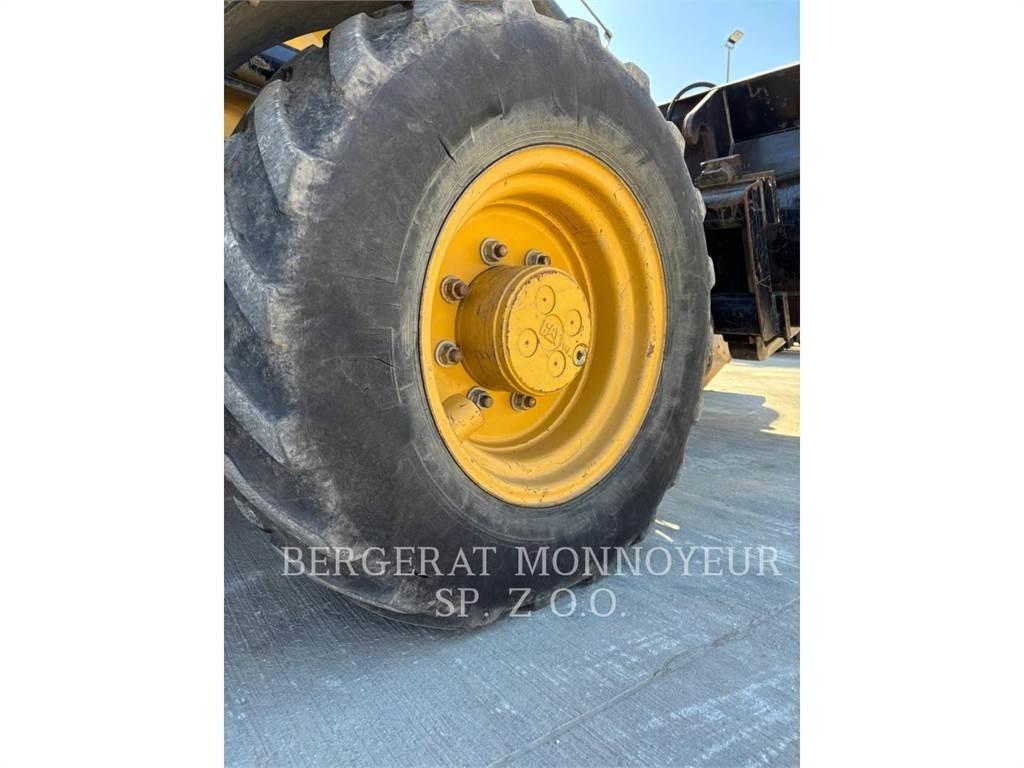 CAT 432F2 Backhoe loaders